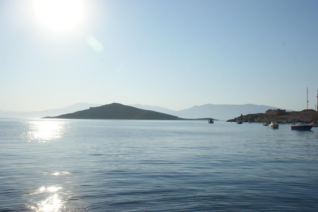 Villa Amalia Chalki Town Екстериор снимка