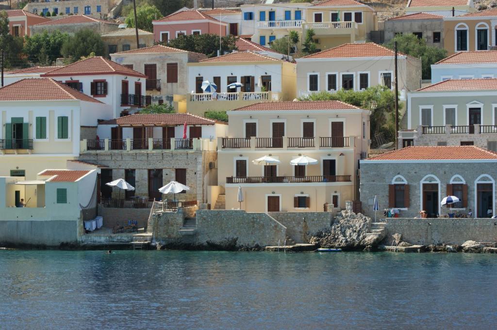 Villa Amalia Chalki Town Екстериор снимка