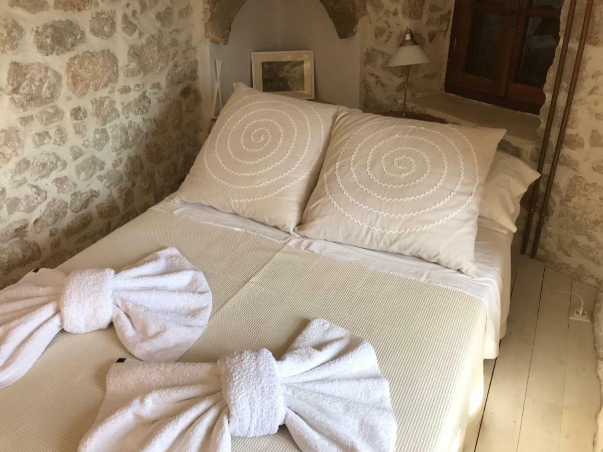 Villa Amalia Chalki Town Екстериор снимка